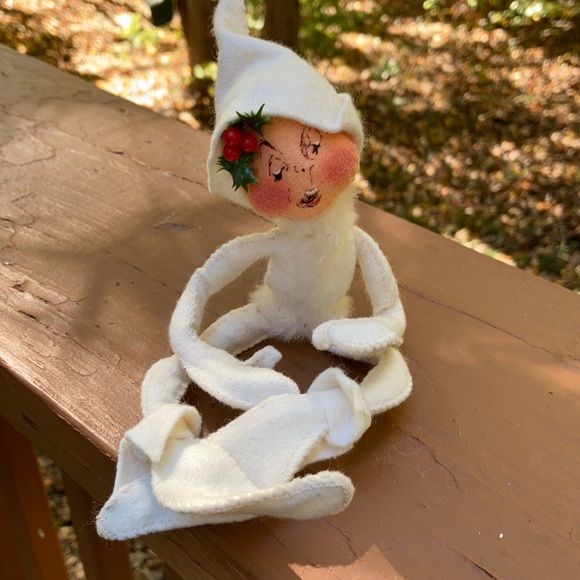 Annalee white felt elf